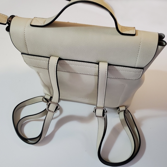 Backpack - Picture 3 of 7